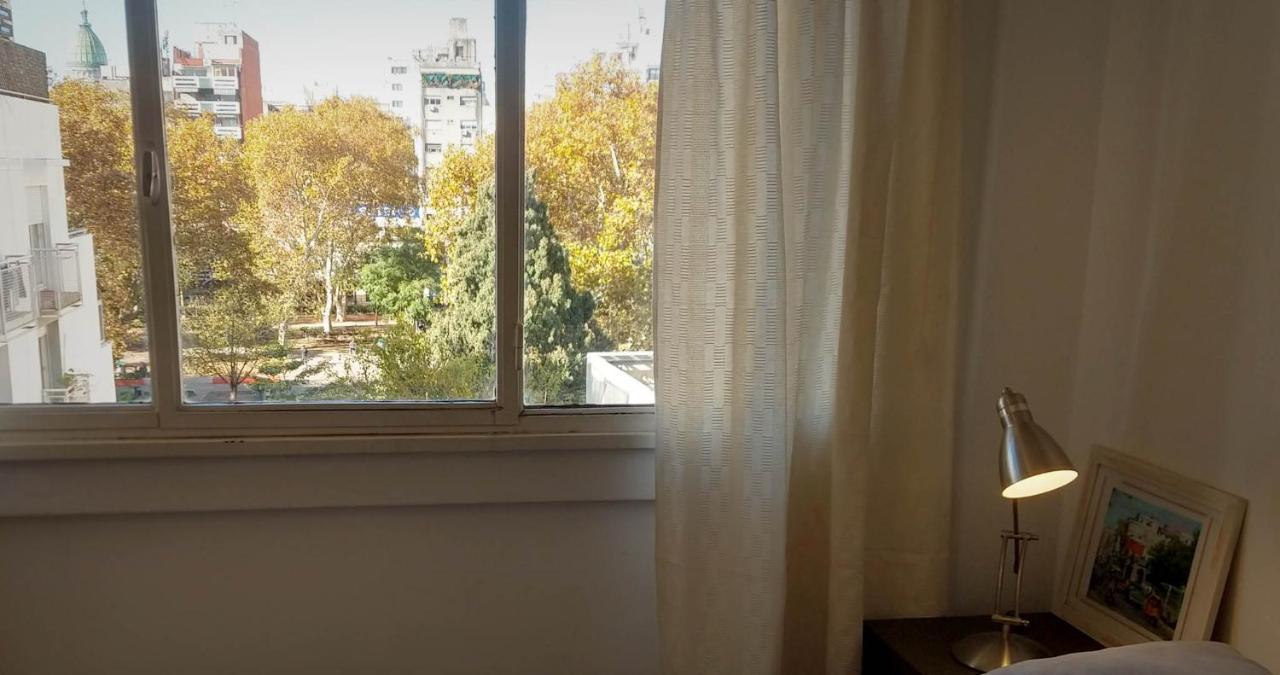 Depto 2 Ambientes Muy Luminoso Con Wifi Y Vista A La Plaza Lägenhet Buenos Aires Exteriör bild